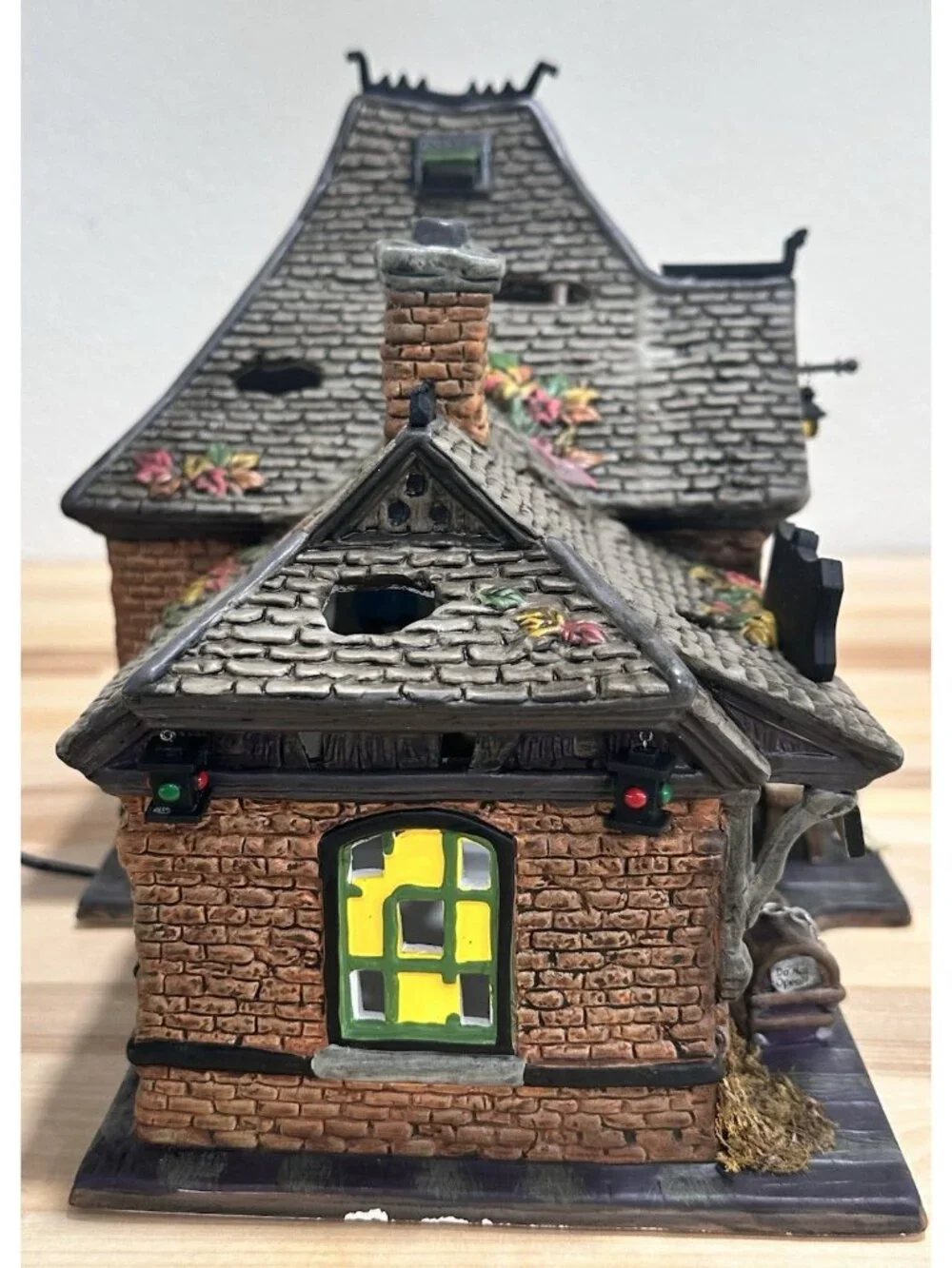 Dept 56 Rickety Railroad Station Halloween Snow Village w/ Box Lights Works READ